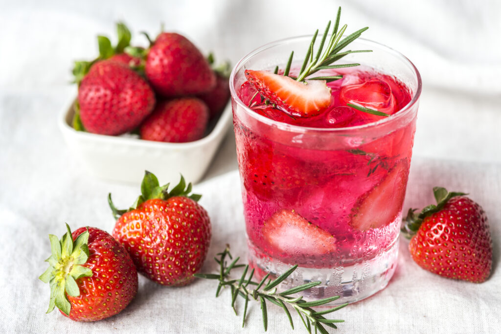 agua con frutillas